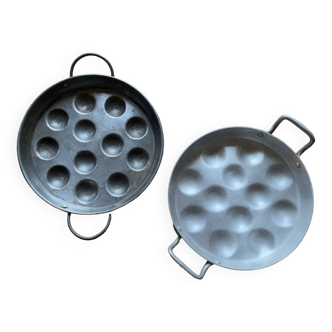 Set of 2 metal snail dishes