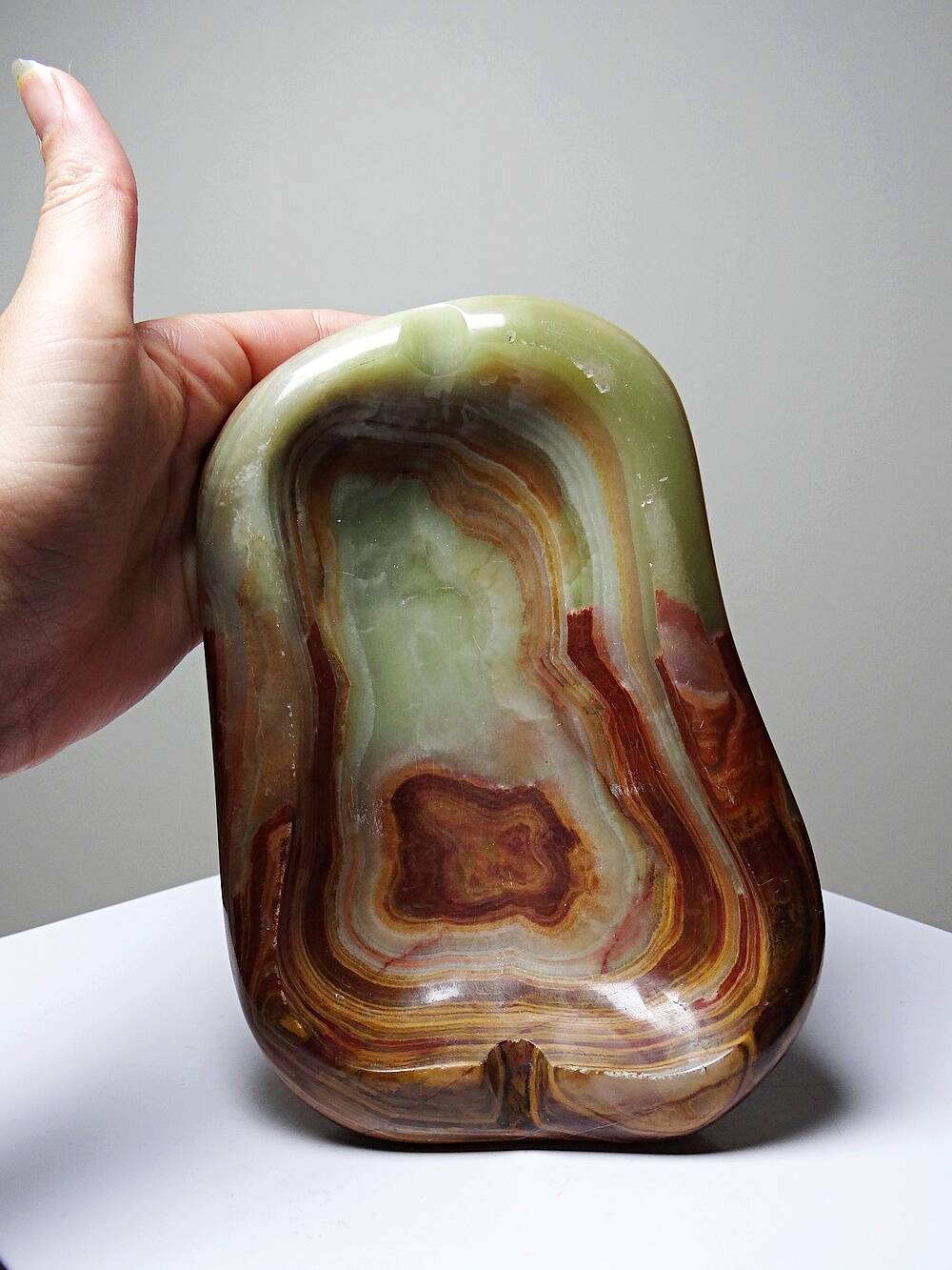 Large green onyx ashtray with free-form bands, vintage Italy, 50s-60s