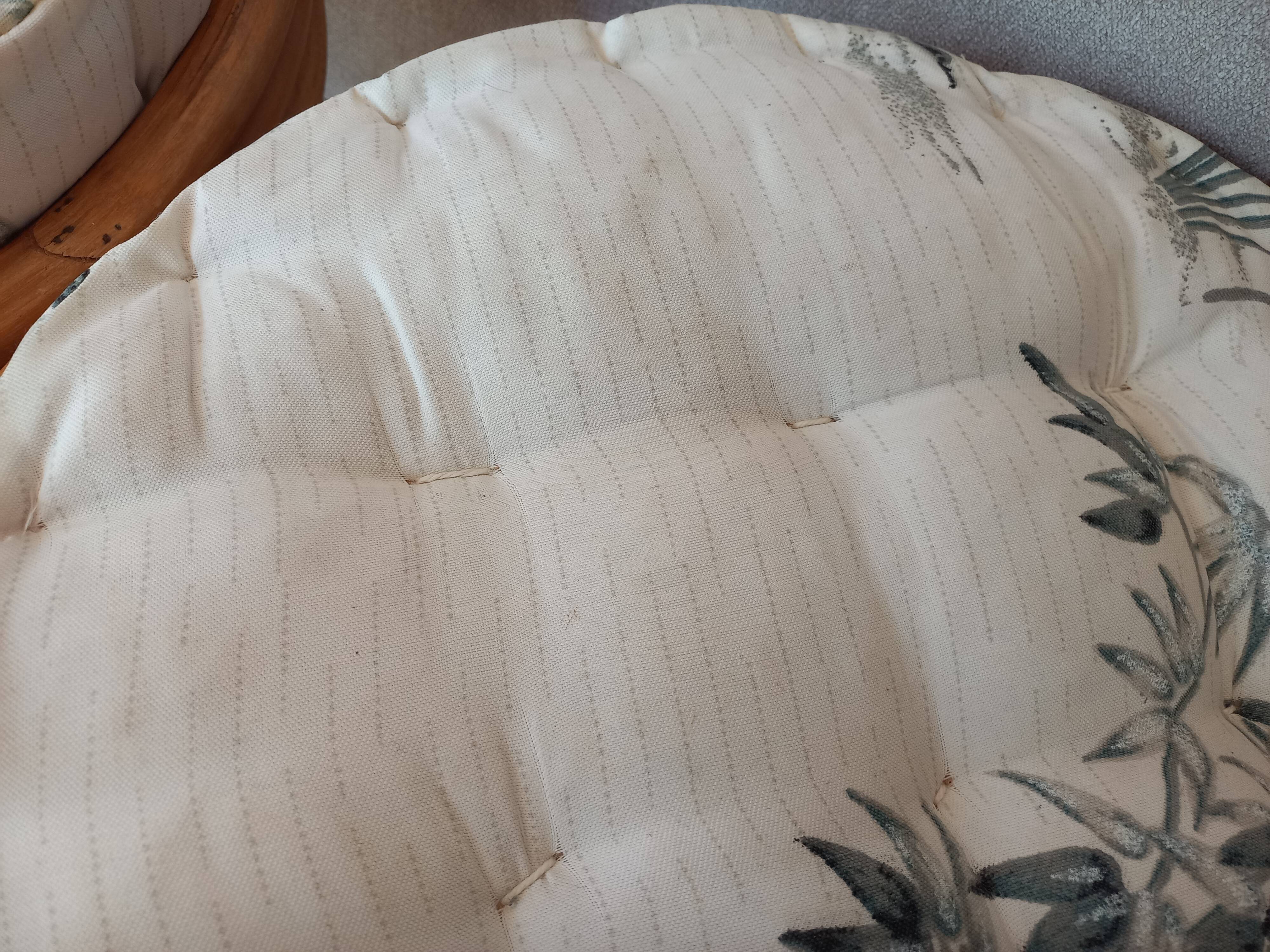 2 poufs en rotin vintage des années 70-80