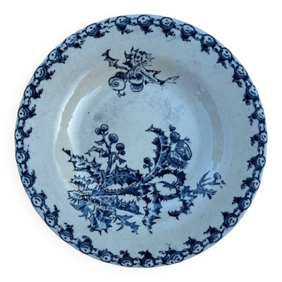 Assiette creuse en terre de fer Gien, service ''Chardons