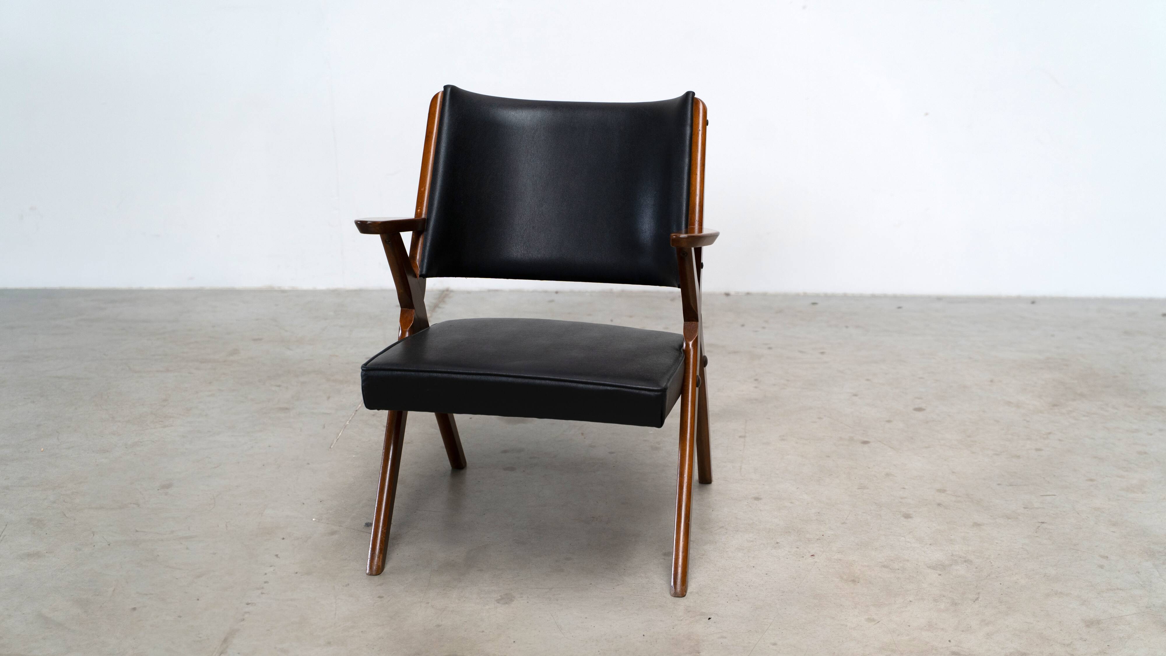 Leather lounge chair by Dal Vera