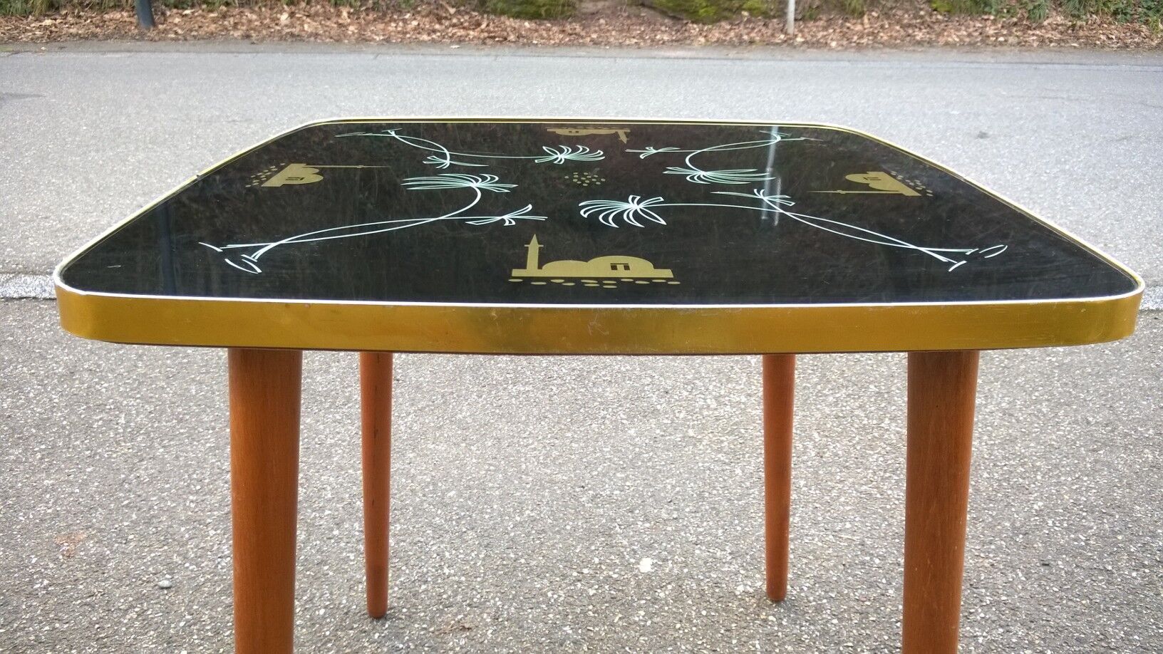 Vintage coffee table stylized oriental décor 1960