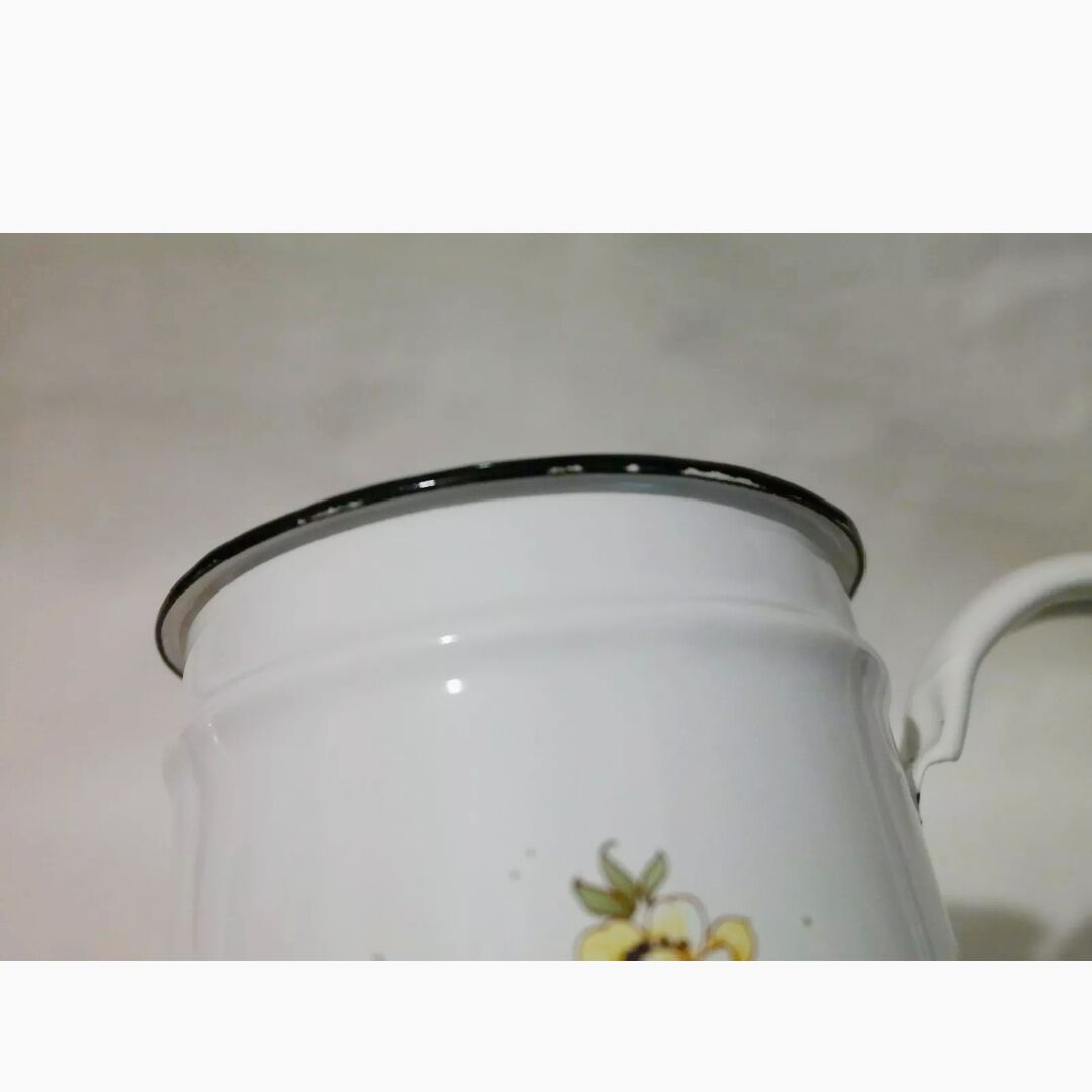 Enamelled sheet metal coffee maker