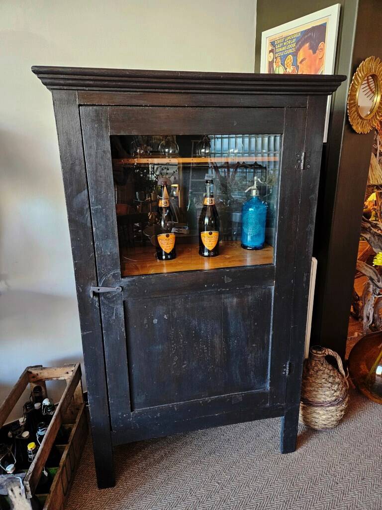 Wine cabinet