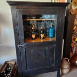 Wine cabinet