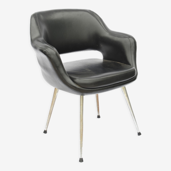 Fauteuil en skai noir et métal chromé des années 1970