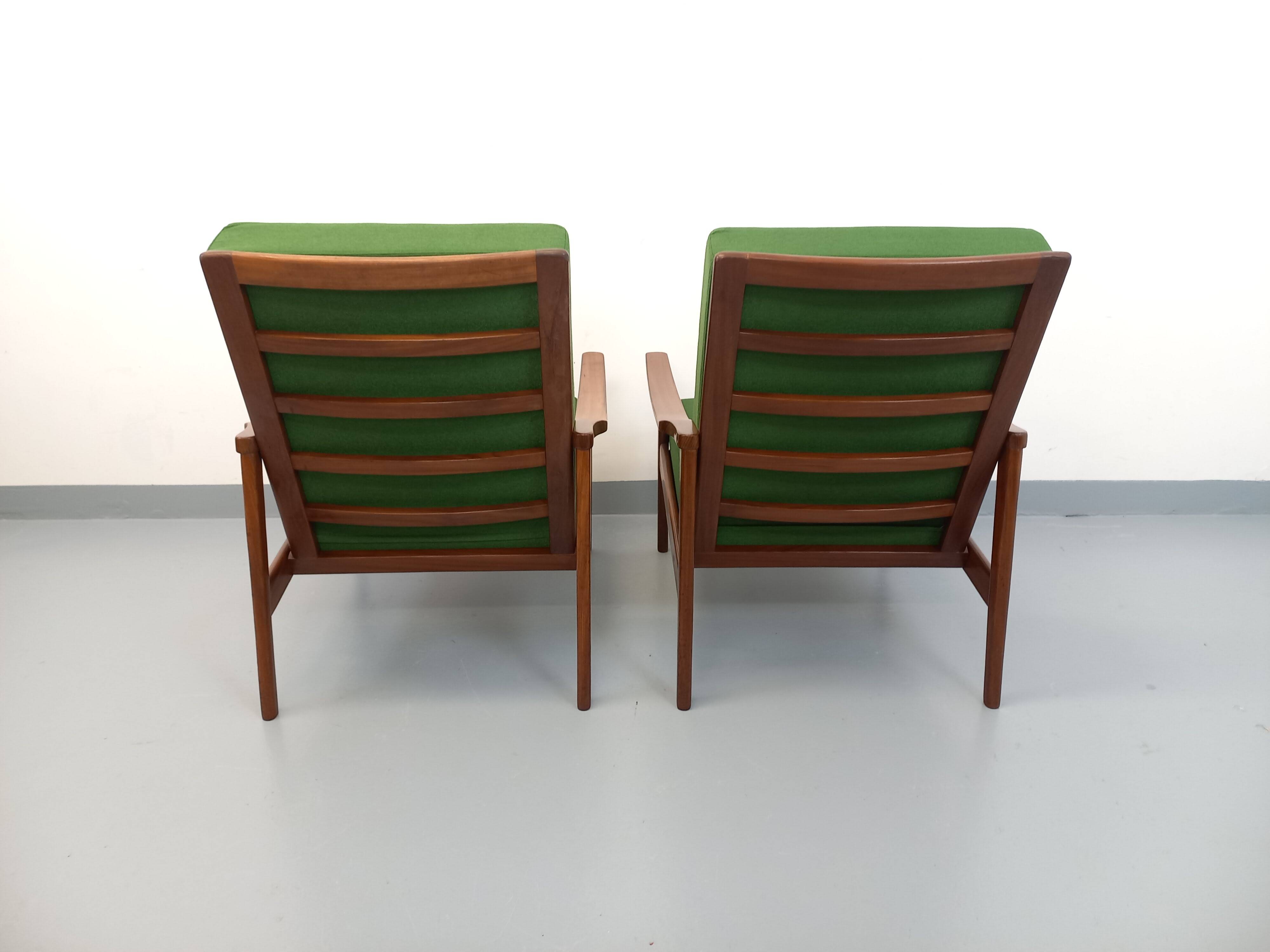 Paire de fauteuils scandinaves vintage en teck et tissu vert des années 60