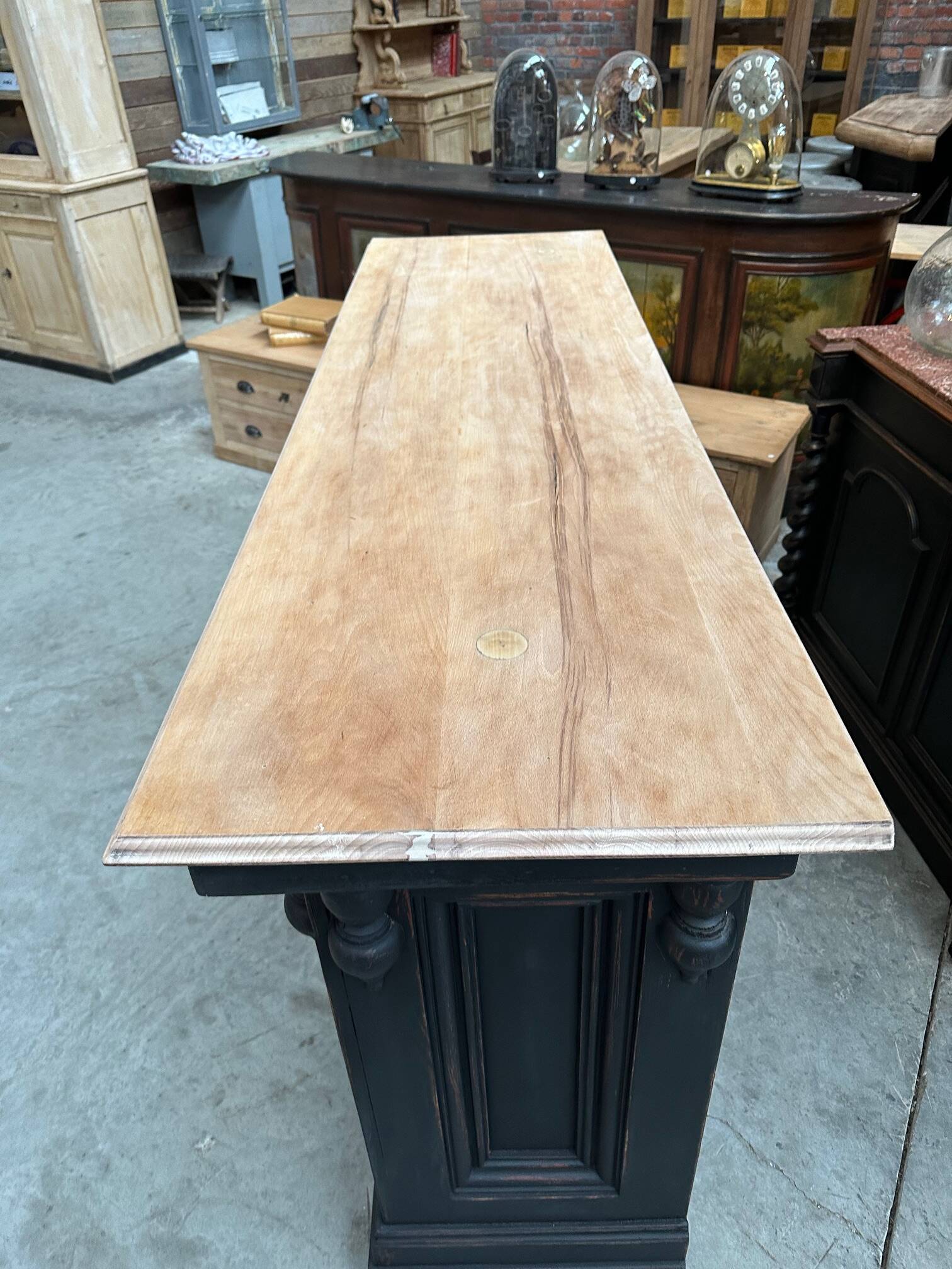 Early 20th century bar counter