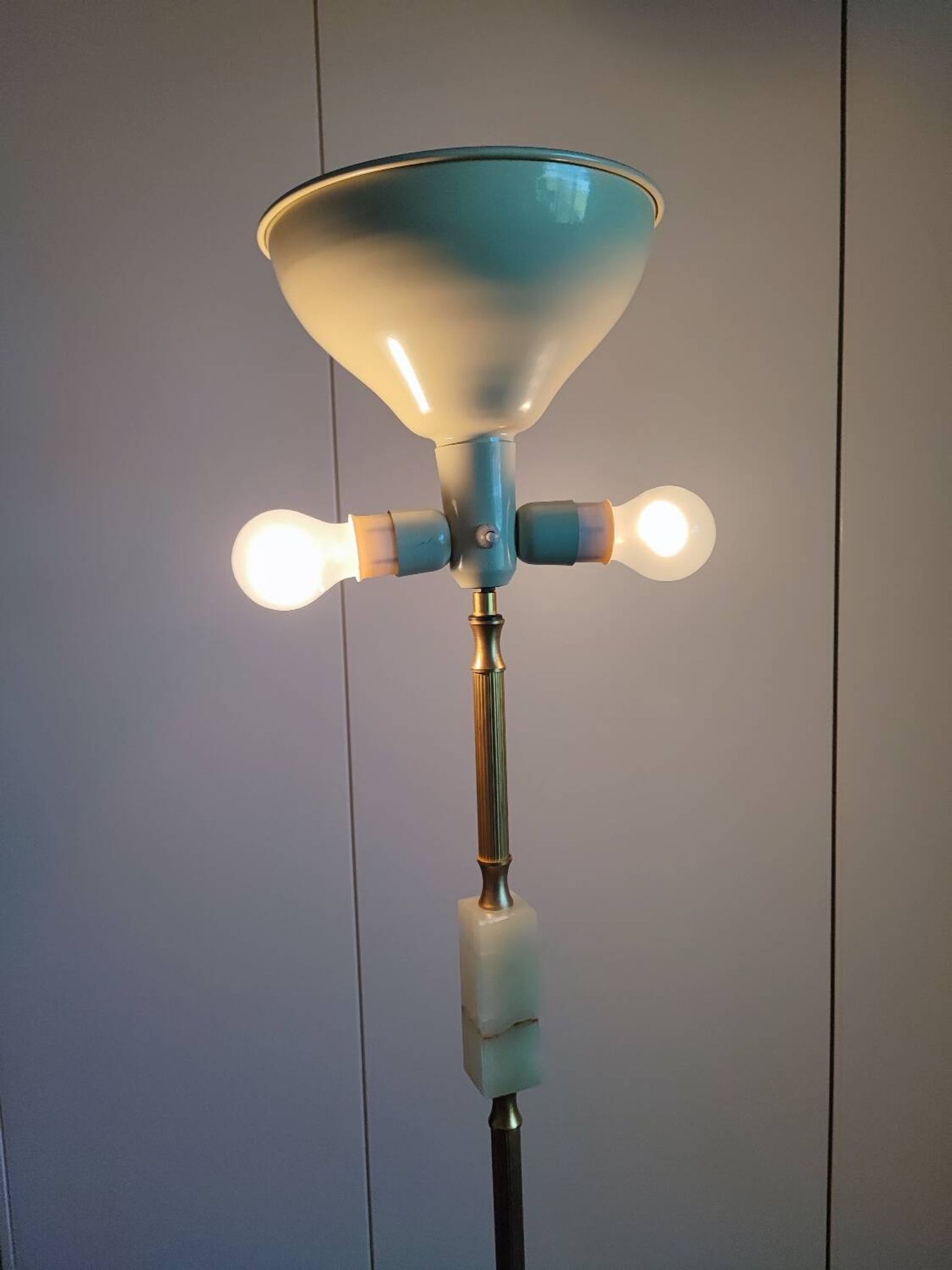 Lampadaire italien onyx et laiton