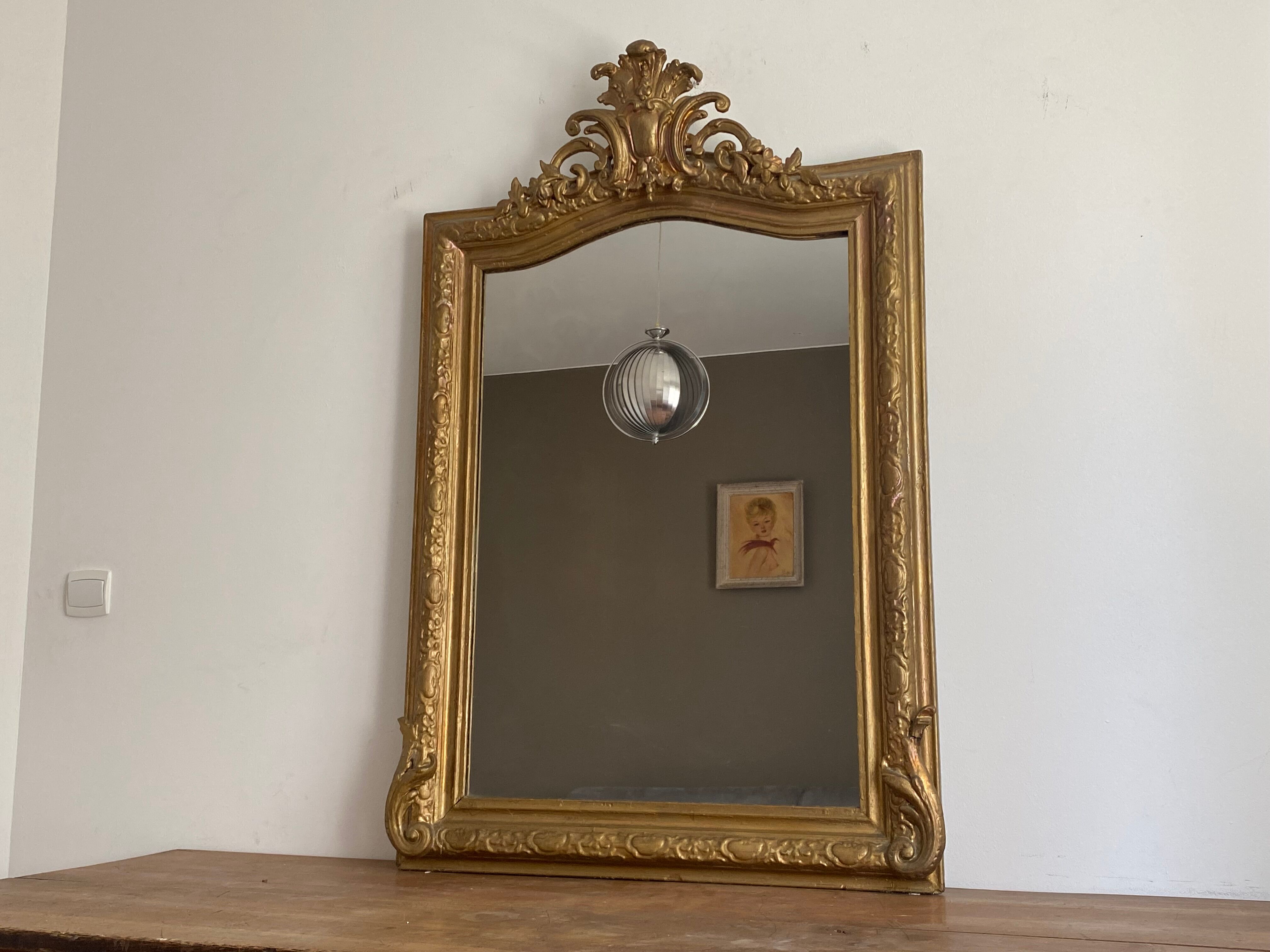 Fine 19th century golden mirror with decorated pediment 110x75