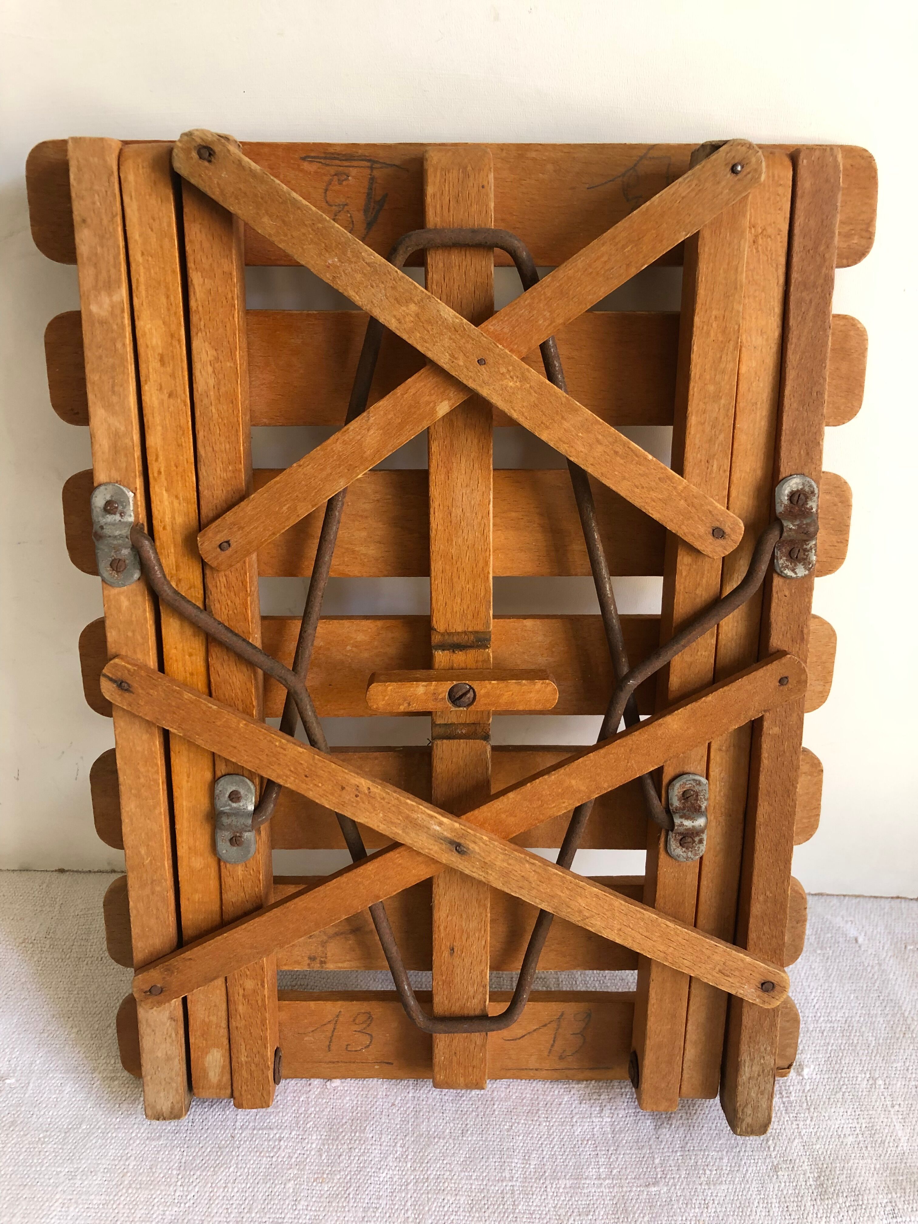 Folding stool with slats