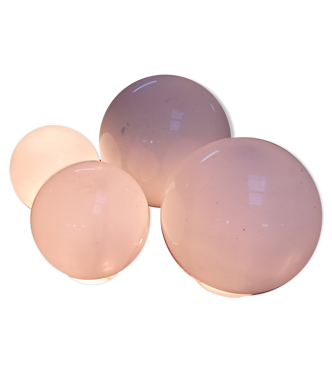 Globes blancs verre et guirlande lumineuse