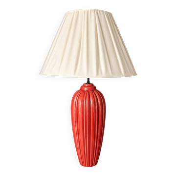 Grande lampe vintage Kostka en céramique rouge côtelée – années 80