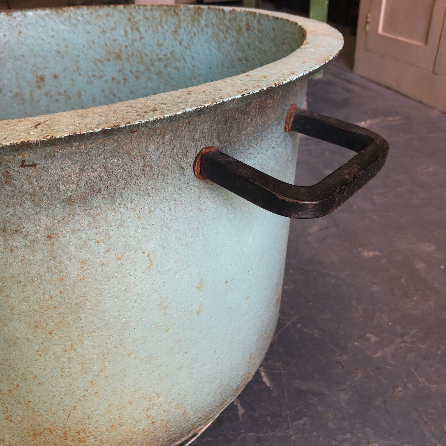 Cast iron planter pot