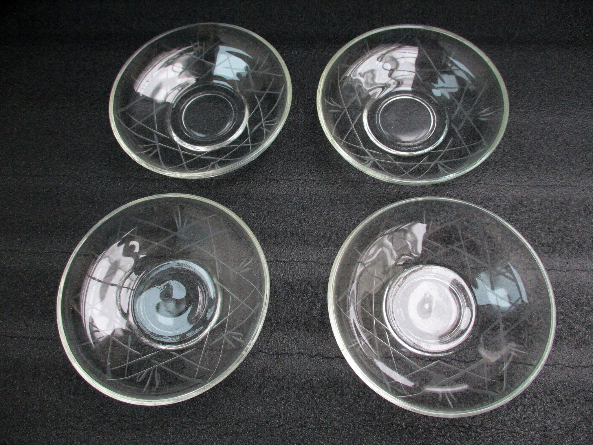 4 coupelles en verre gravé art déco