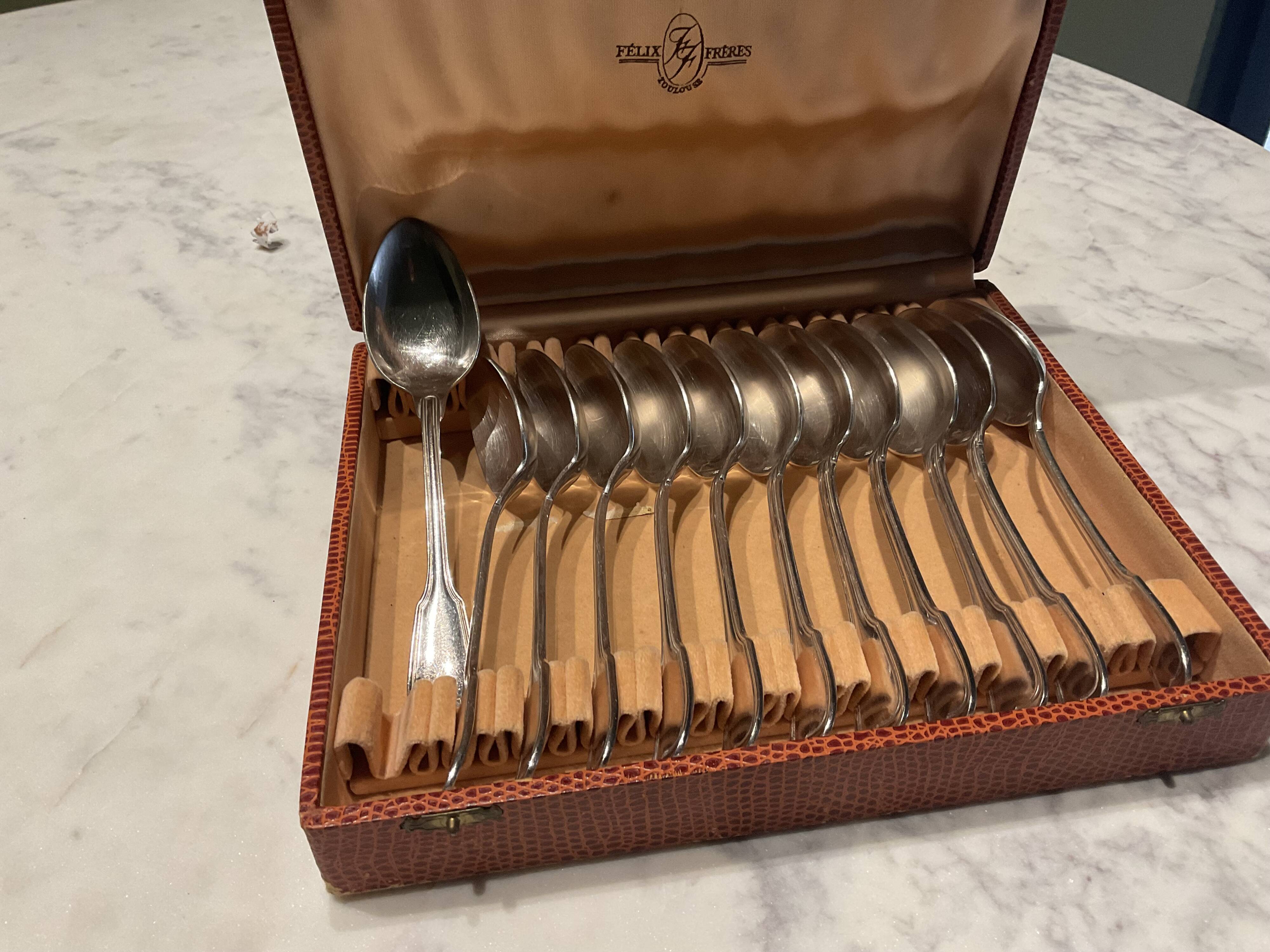12 Soup Spoons. Silver Plated. Félix Frères