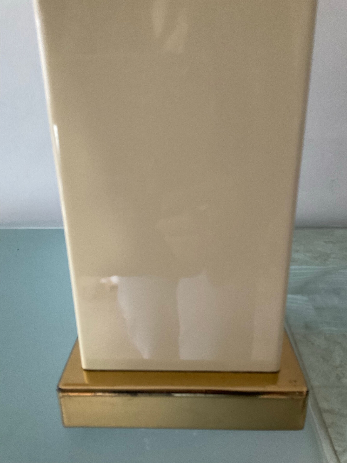 Hollywood Regency lamp in metal and brass from the 70s.