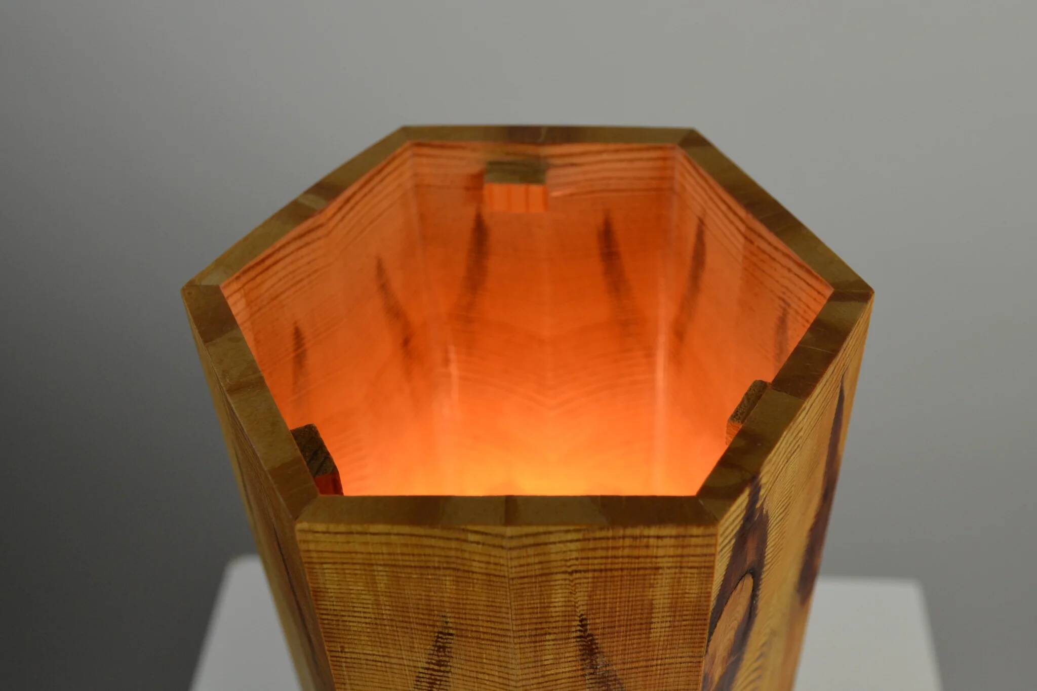 Lampe de table hexagonale en pin, milieu du siècle, Scandinavie