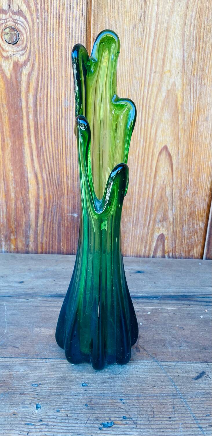 Swung single-flower vase from the 70s
