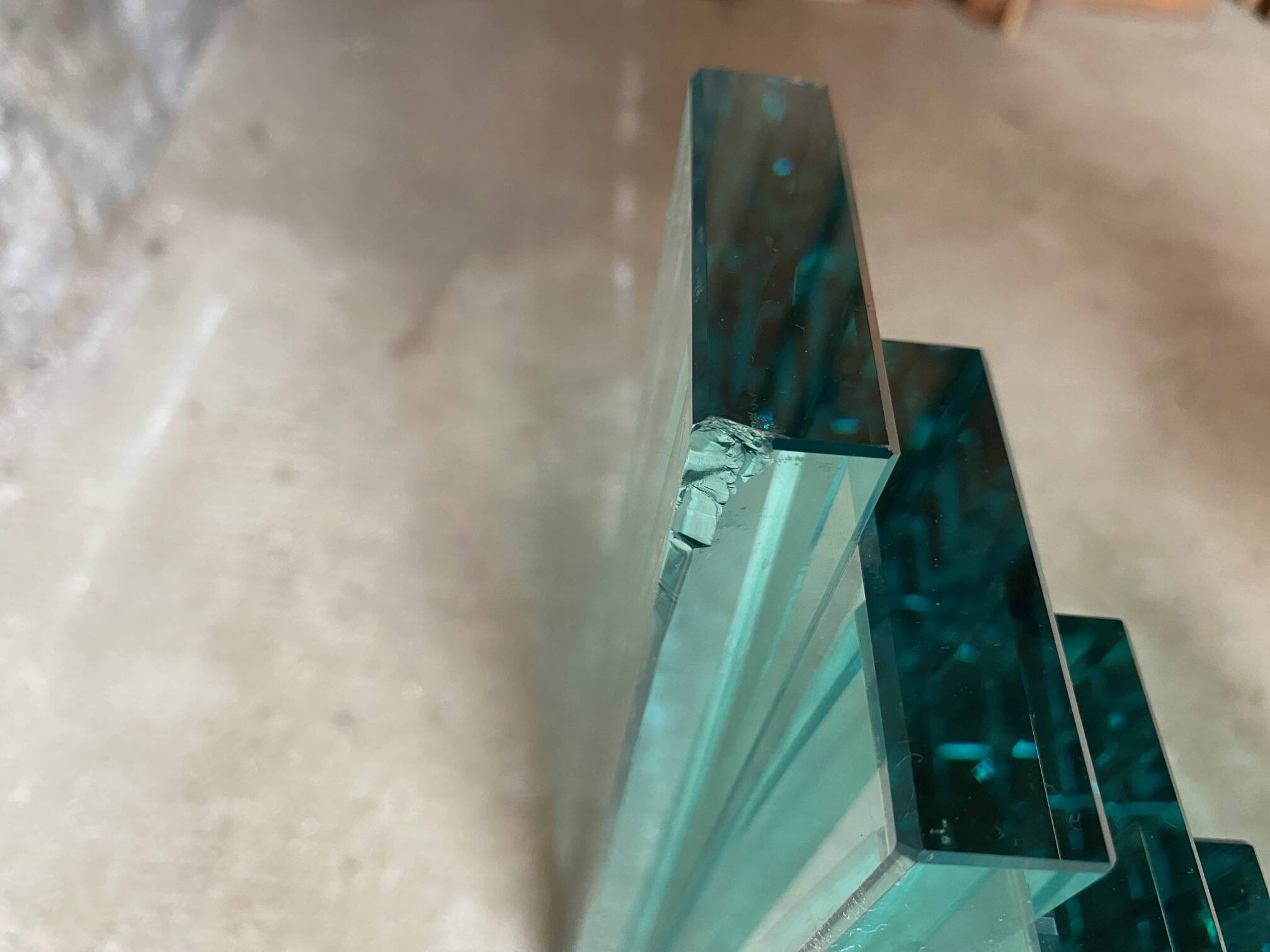 Table basse en verre teinté bleu an80