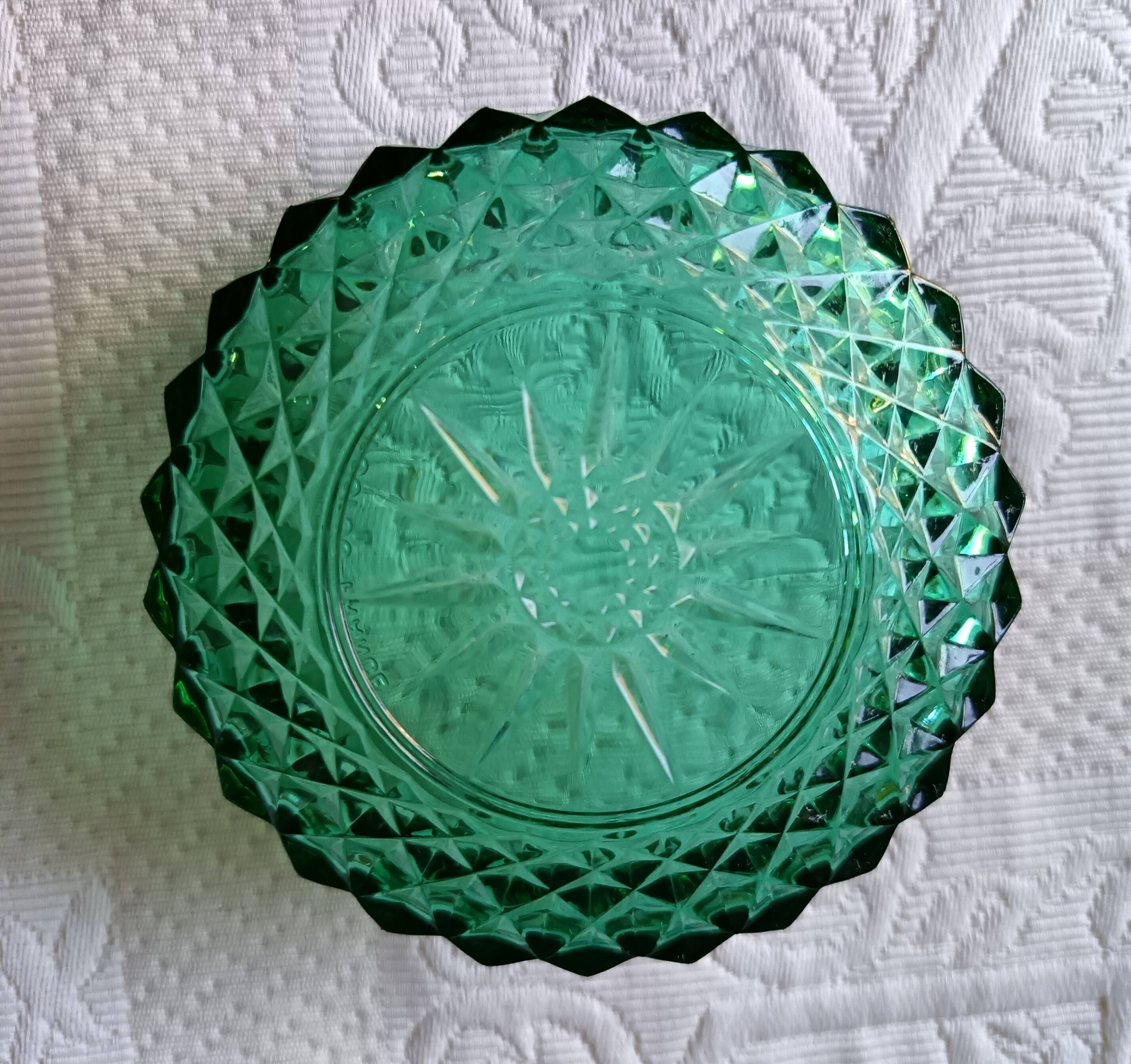 Emerald green dessert service, salad bowl and 8 Arcoroc bowls.