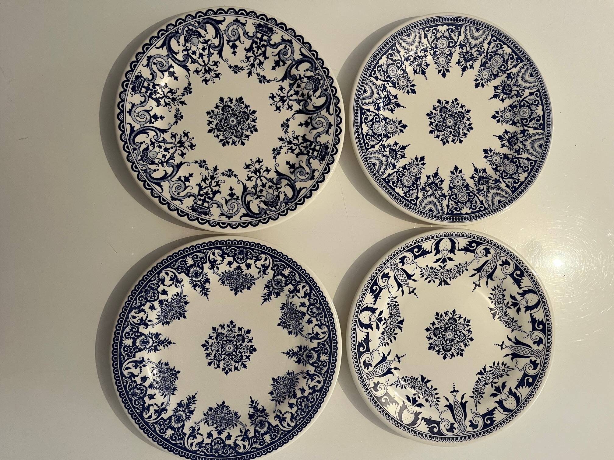 4 lovely dessert plates in porcelain from Gien.