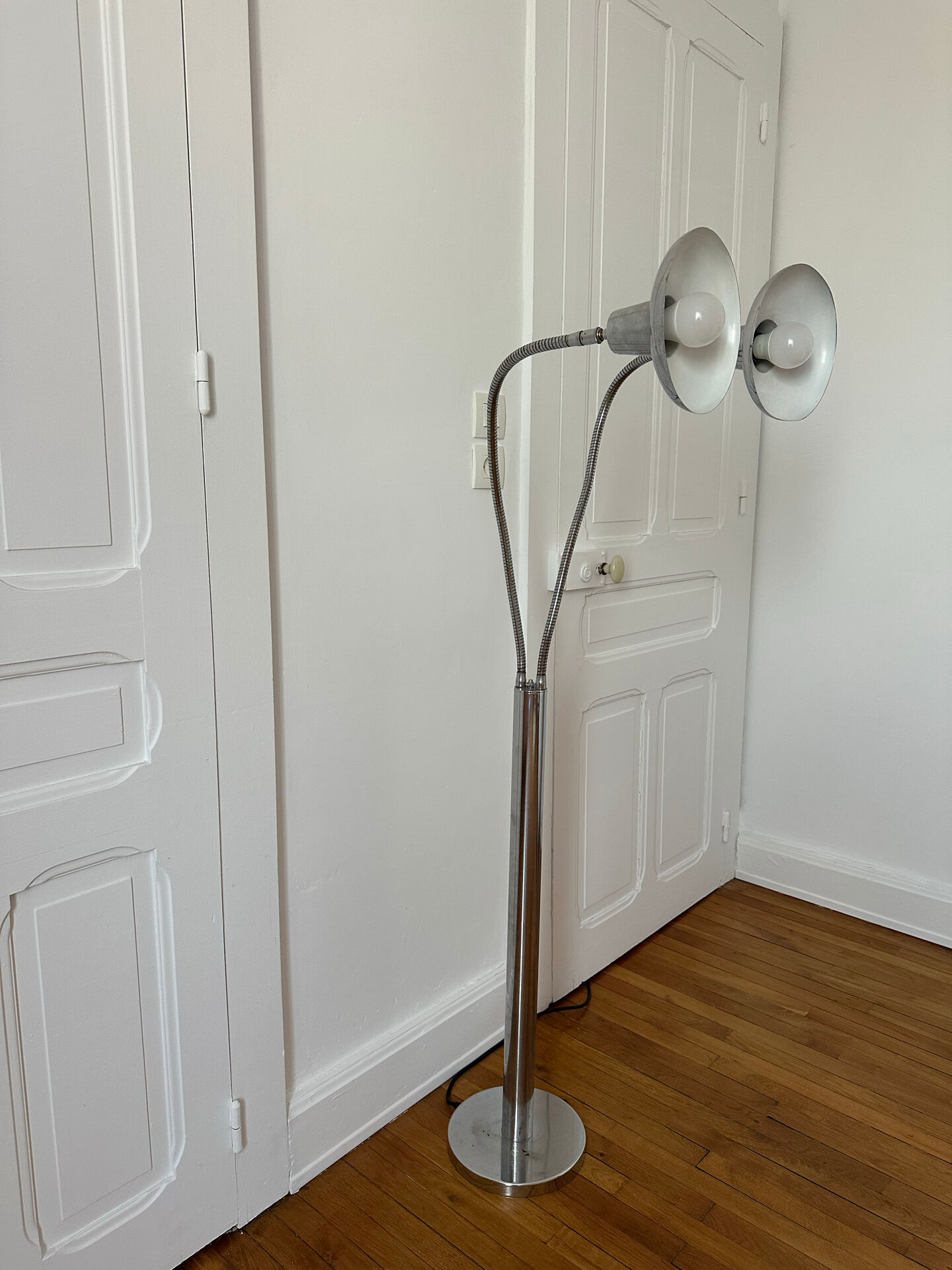 Design floor lamp with 2 flexible arms - vintage