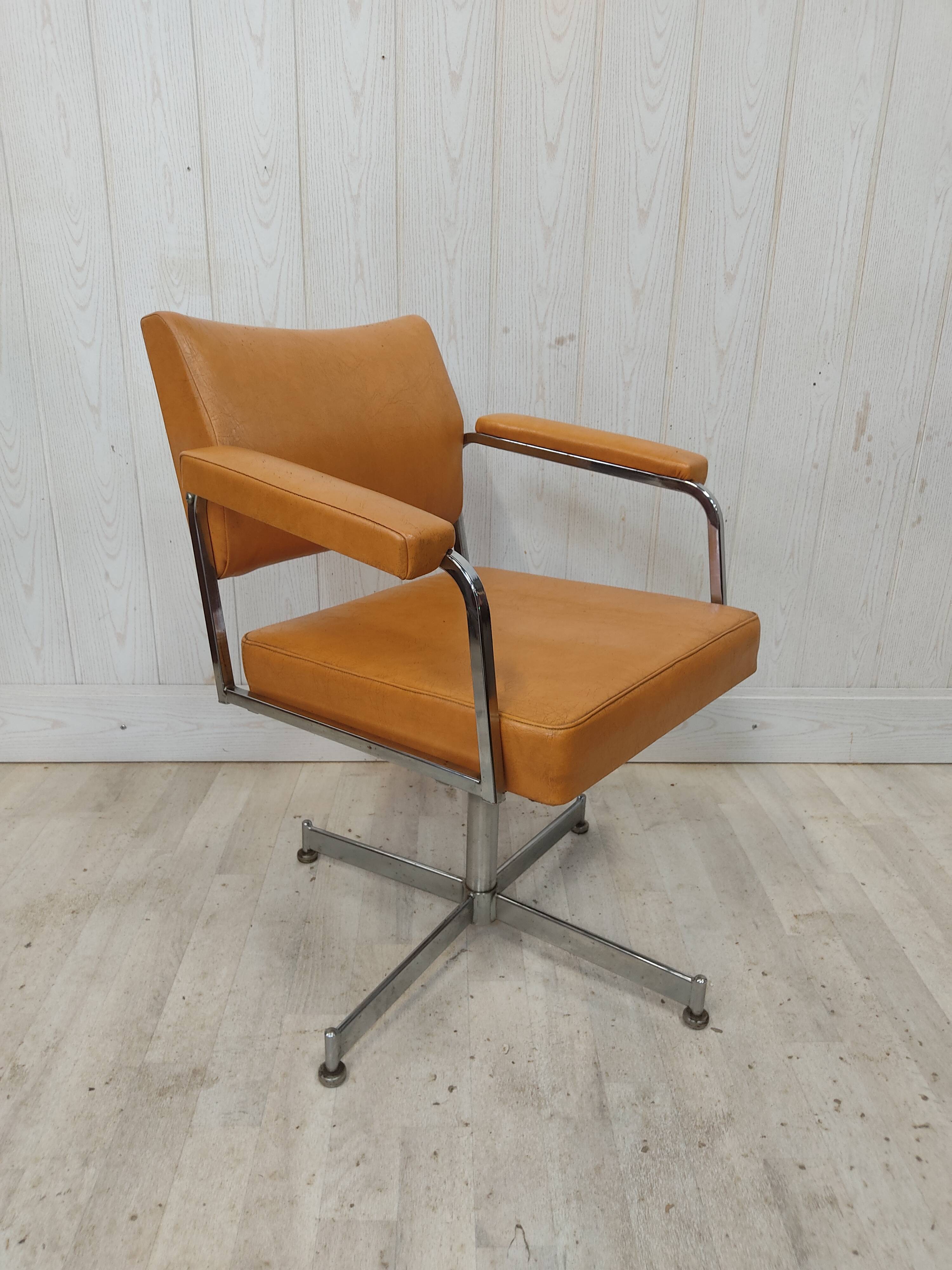 Vintage swivel office chair