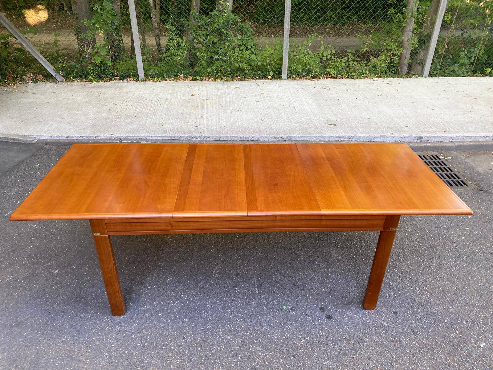 Scandinavian extendable dining table in honey-stained wood for 12 people 1990