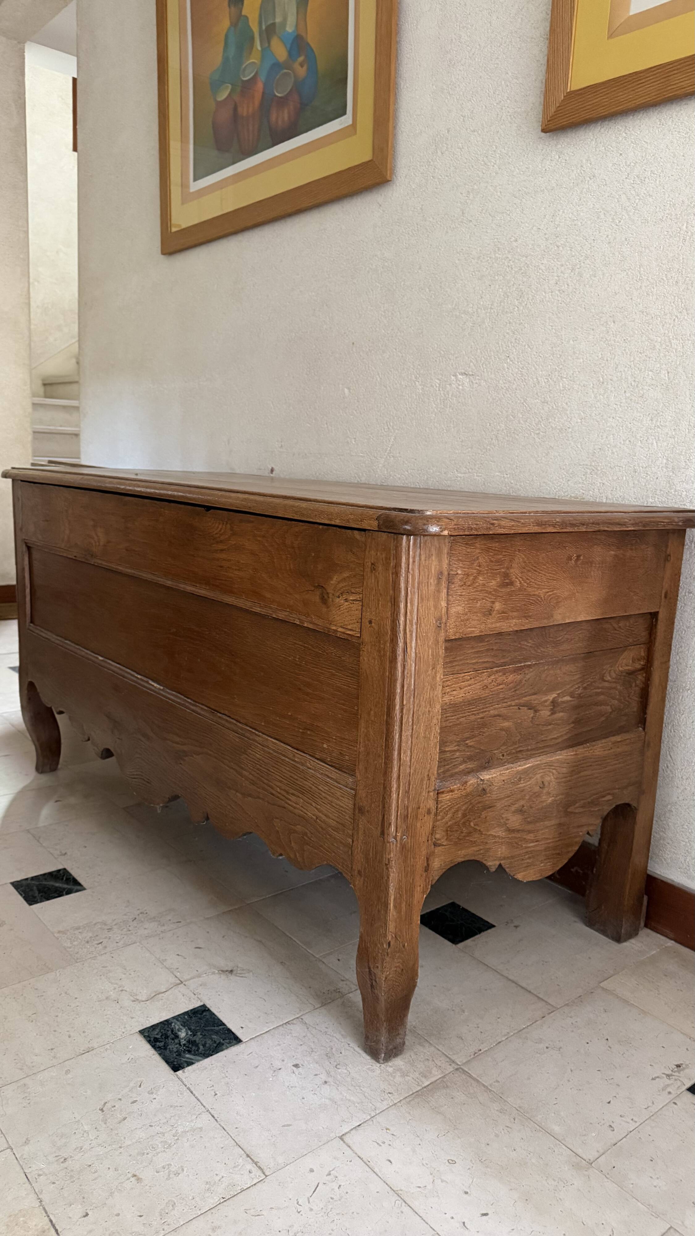Ancien, coffre en chene massif – ideal deco campagne et maison de caractère