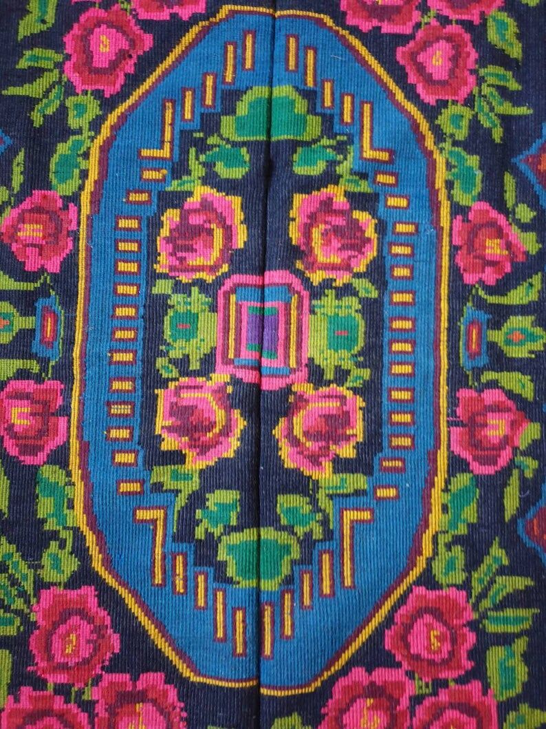 Tapis roumain tissé à la main 212x158cm