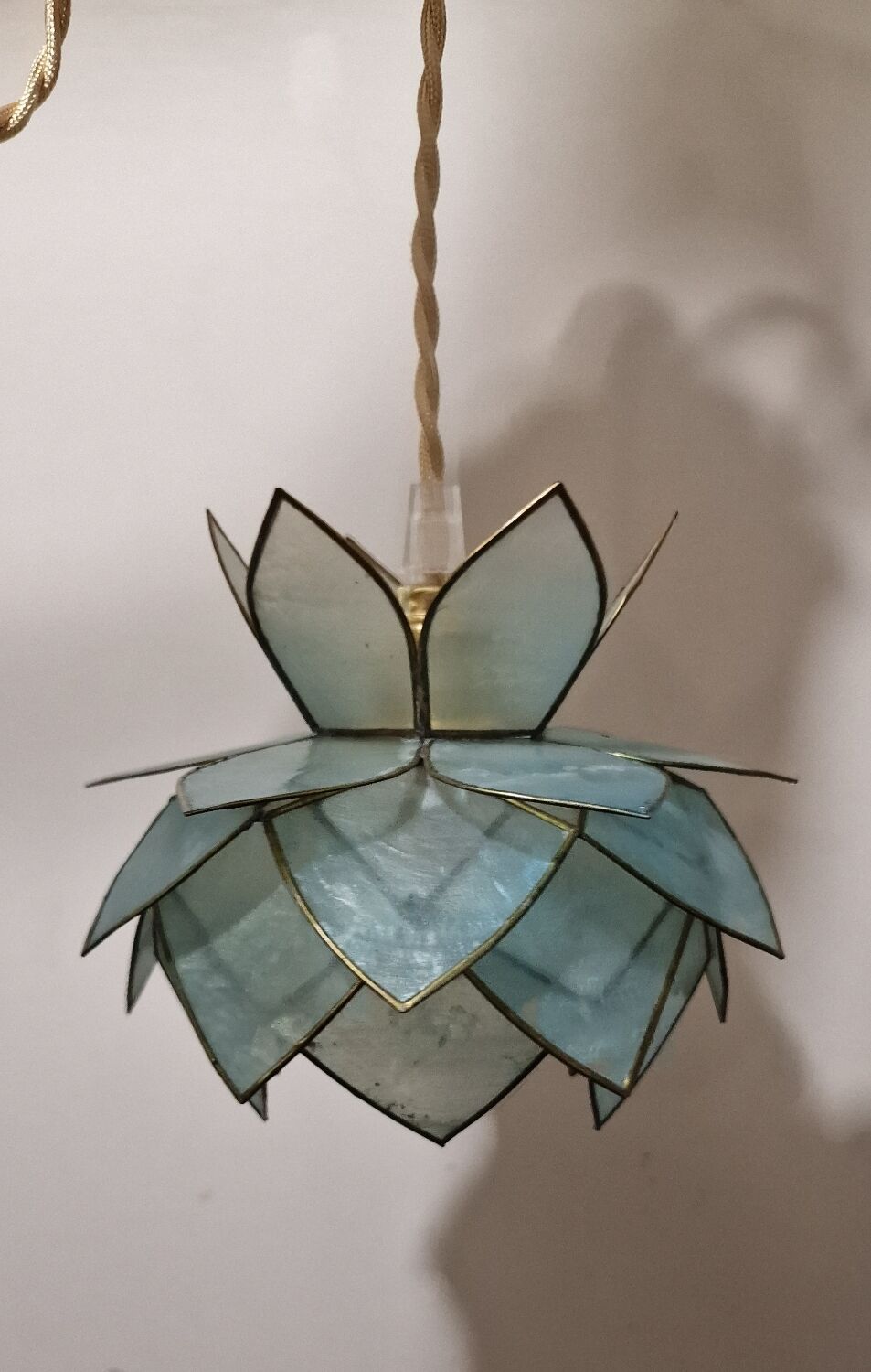 Pair of hanging lamps in mother-of-pearl