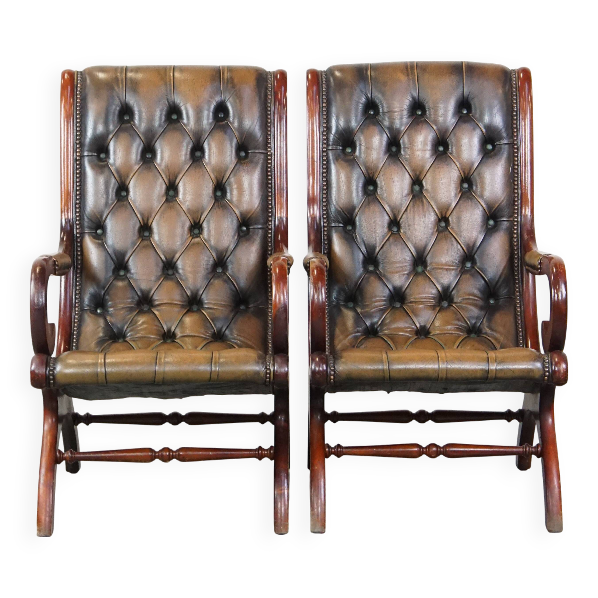 Set of 2 Green Leather English Chesterfield Armchairs Combined with wood