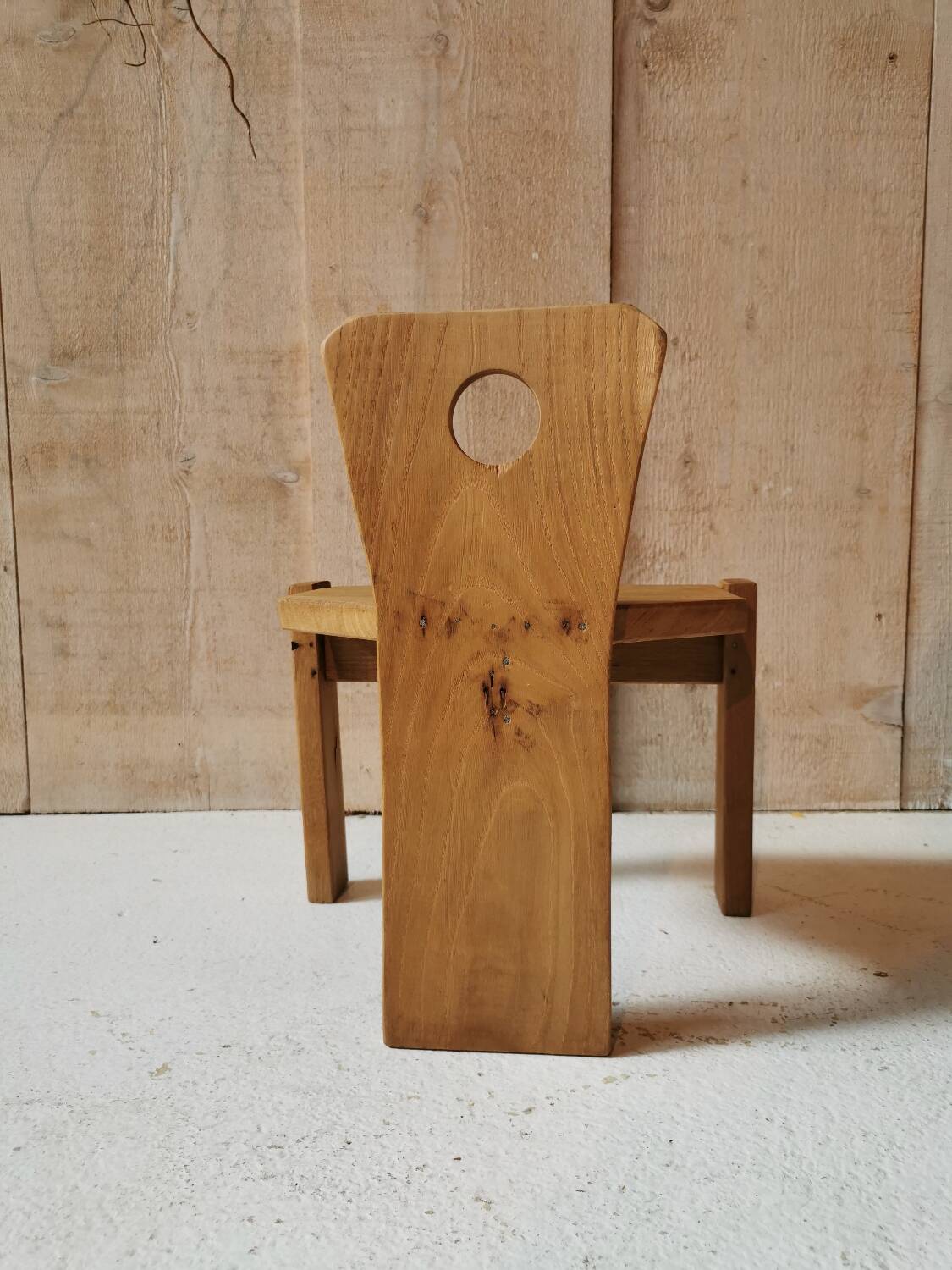 Tripod children's chair