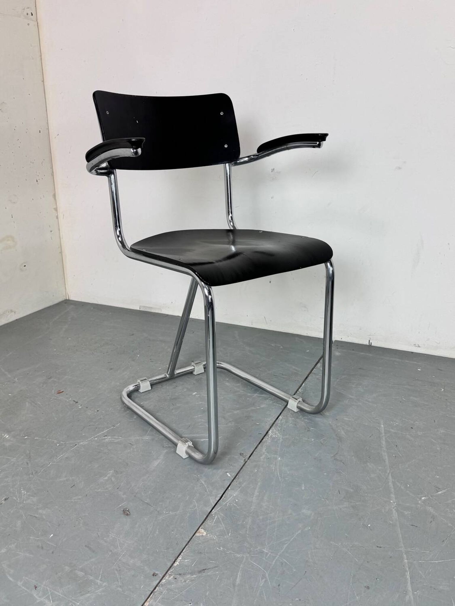 Vintage Bauhaus Tubular Chromed Steel Cantilever Chair, 1930s