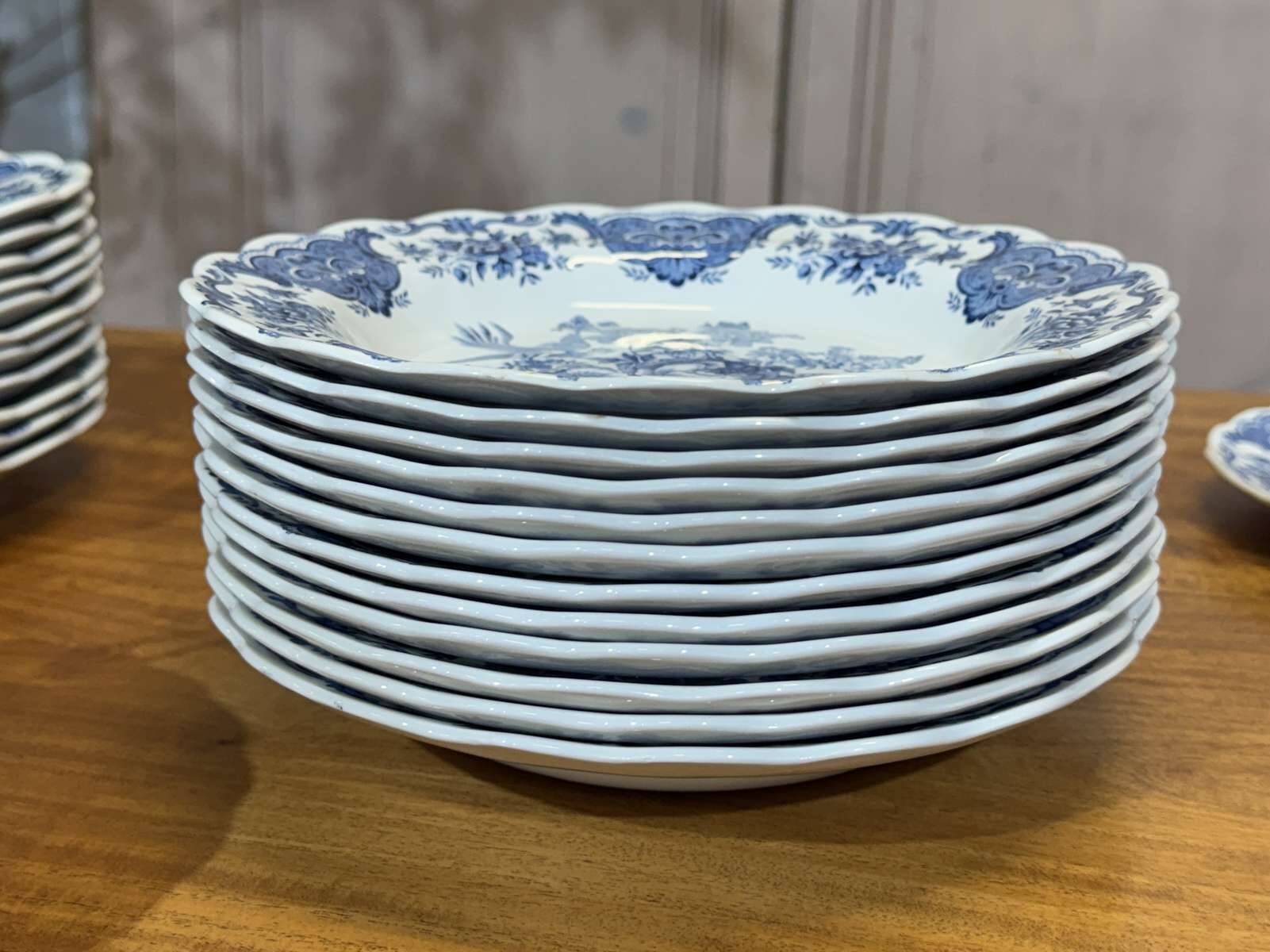 English porcelain service Ridway Staffordshire from the 1980s.