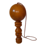 Ancien bilboquet en bois verni