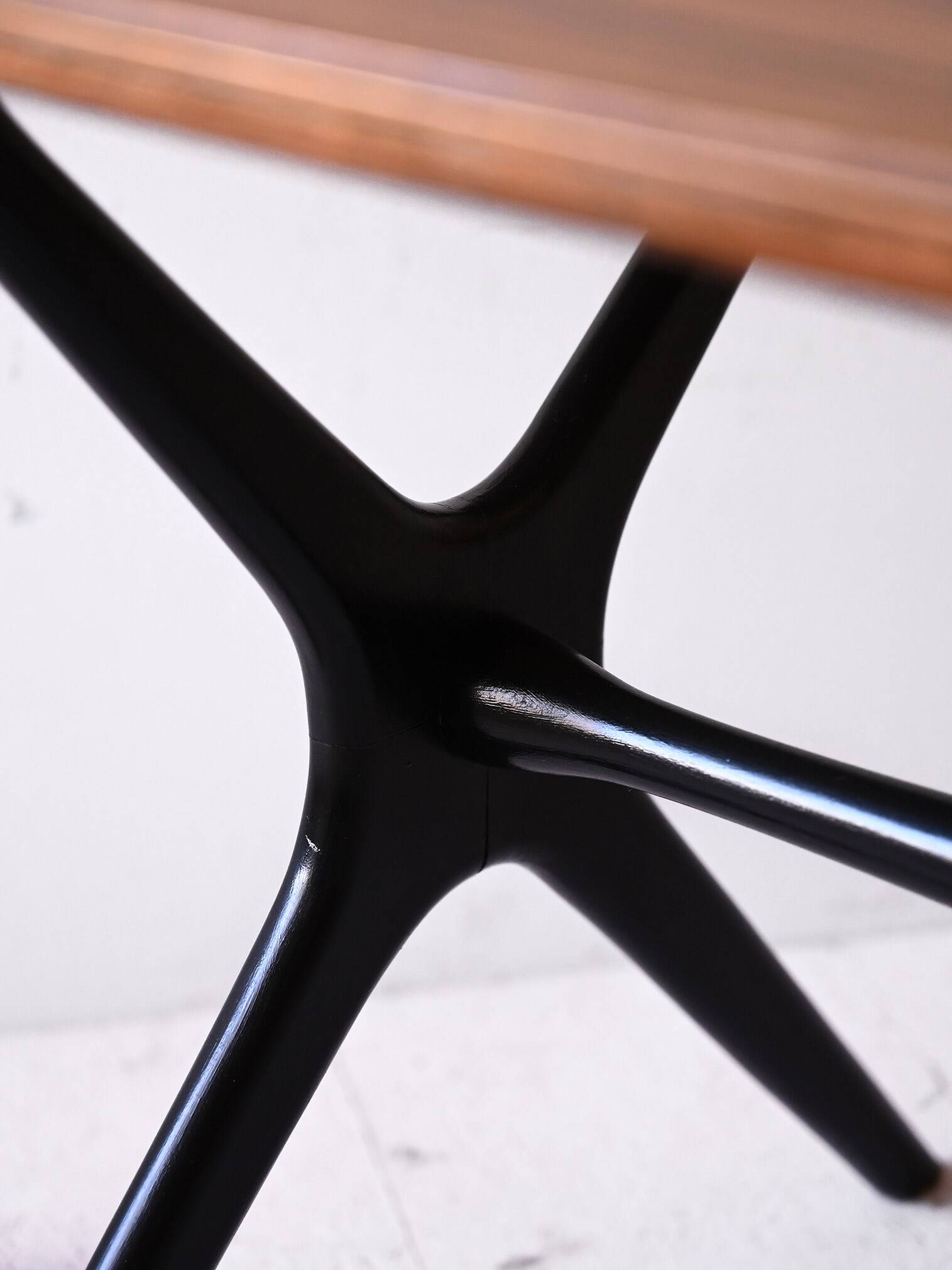Scandinavian coffee table with black legs