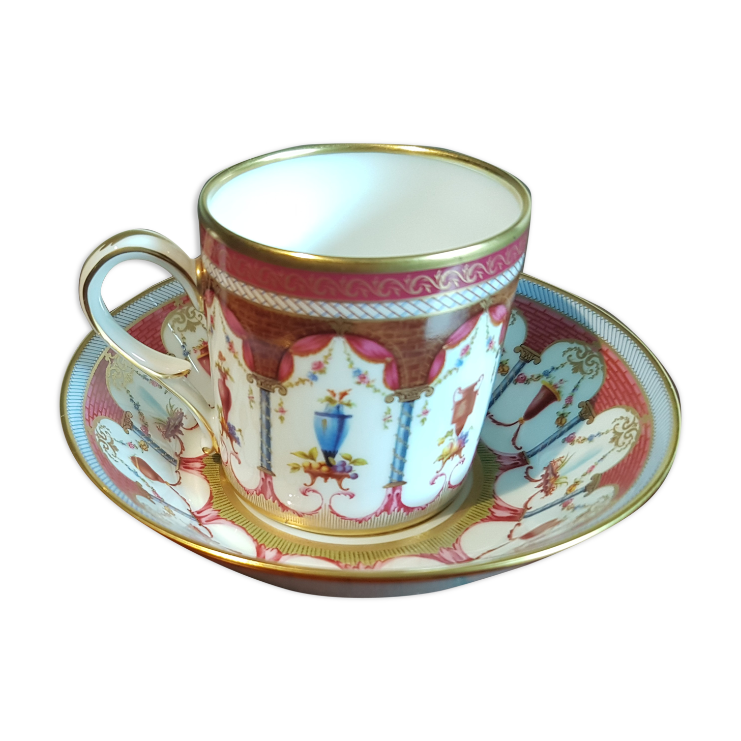 Porcelain cup and cup, royal manufacture of Limoges