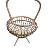 Rattan basket on foot