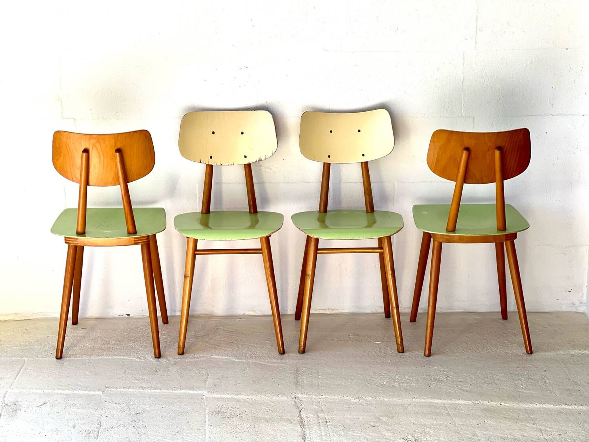Chaises de salle à manger par TON, ensemble de 4