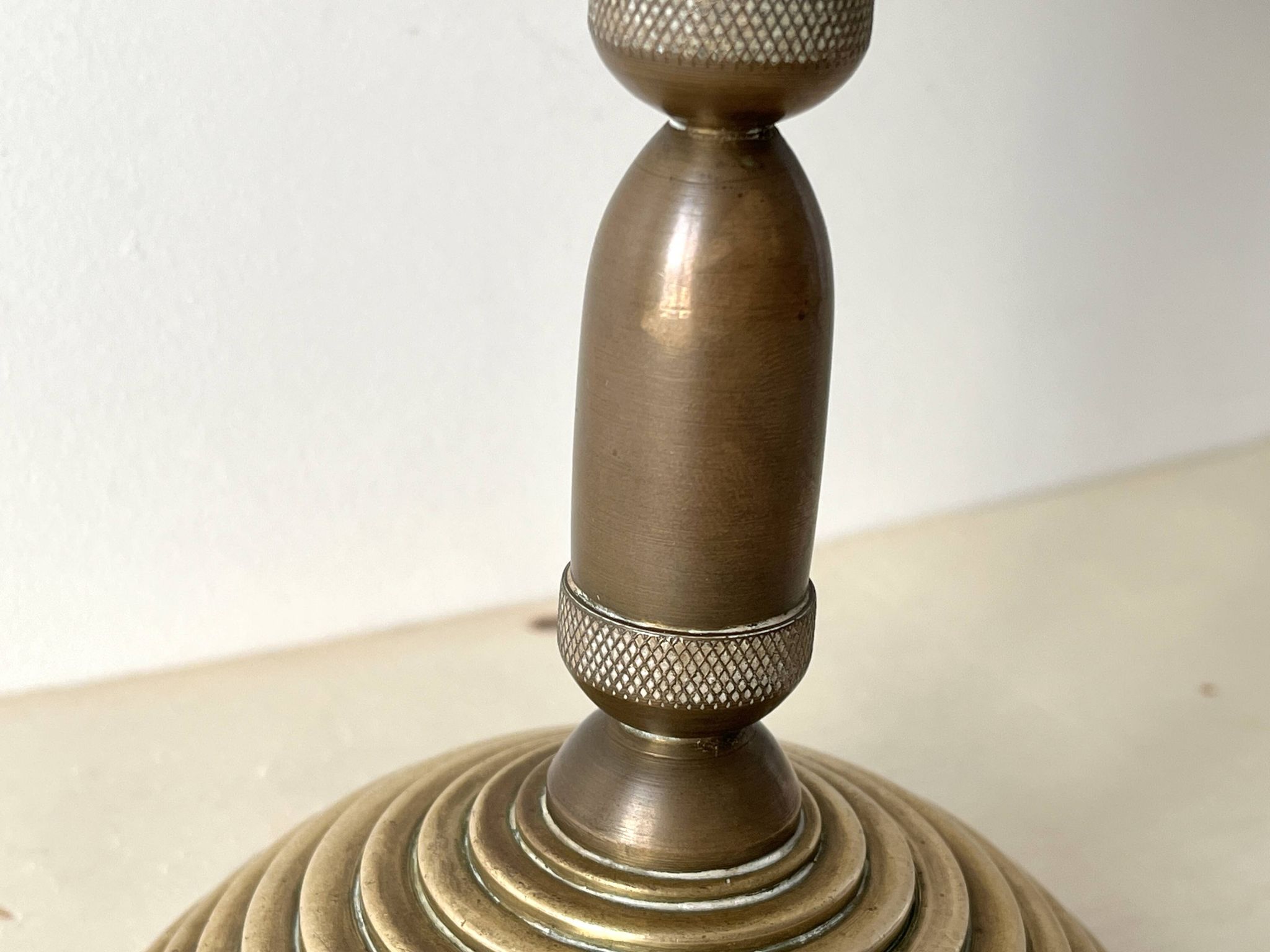 Lampe en bronze "glands" années 50, luminaire naturaliste vintage