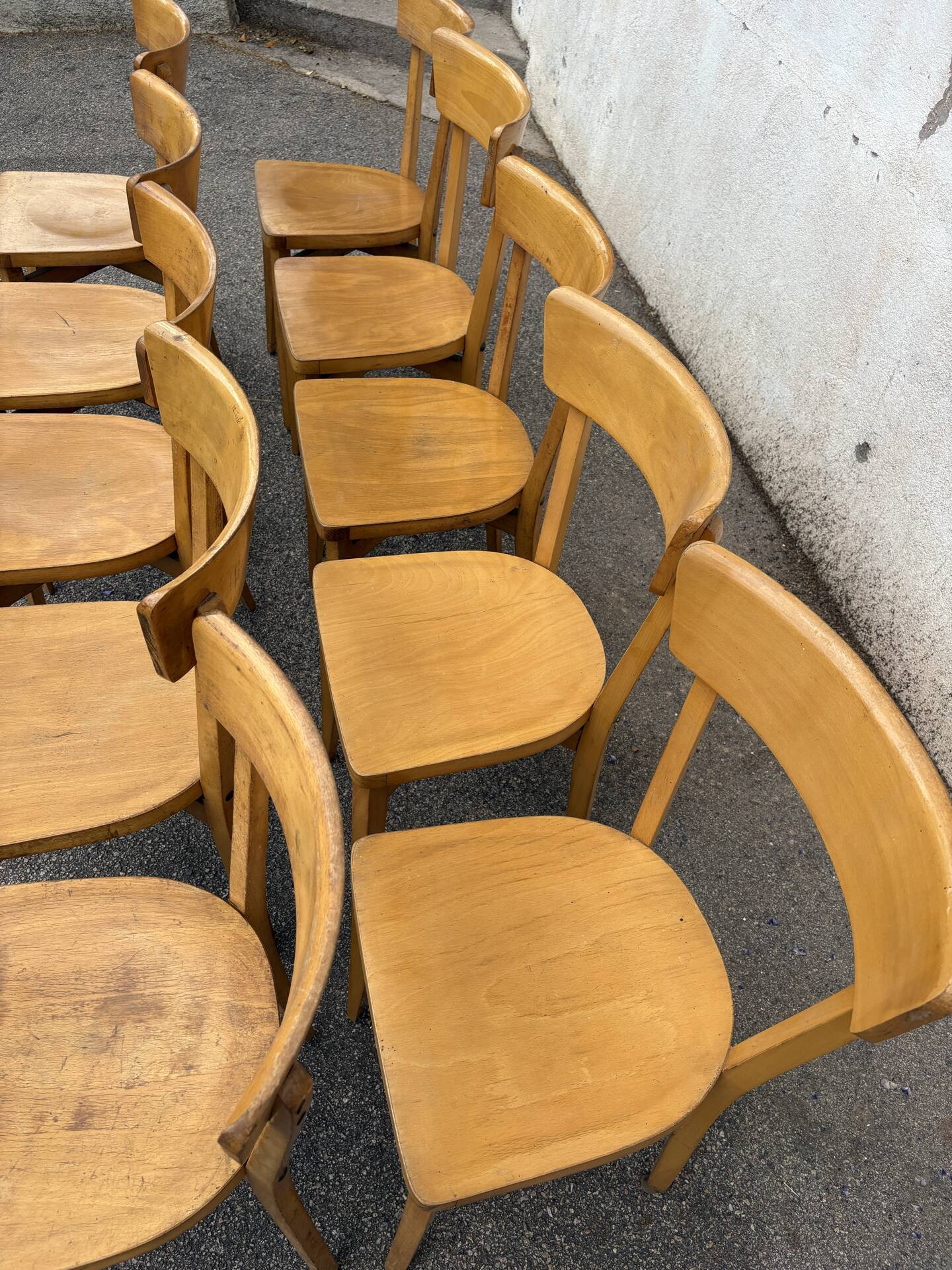 Set de 10 chaises bistrot à croisillon 