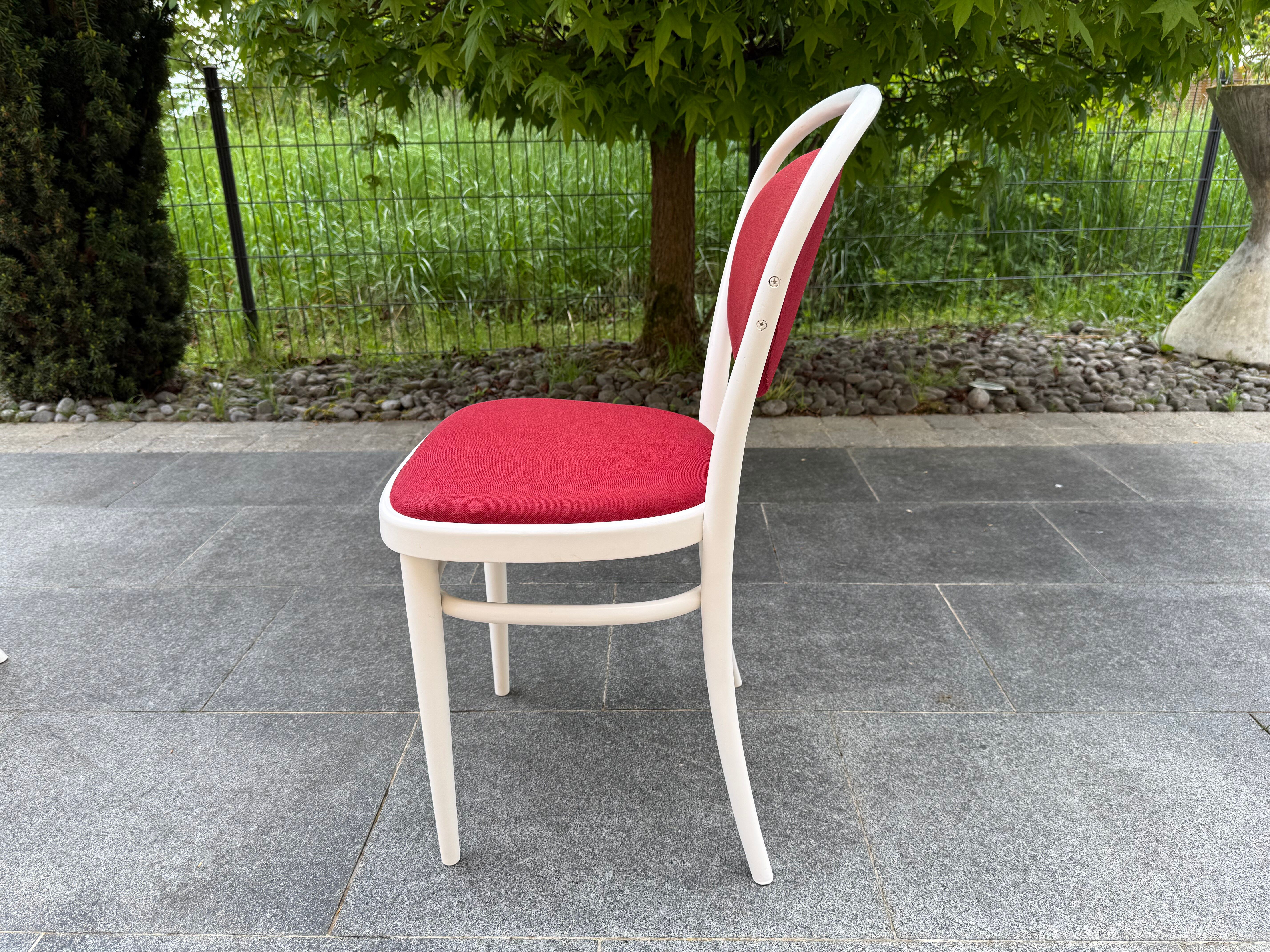 Lot de 6 chaises Thonet Model 215 P année 60