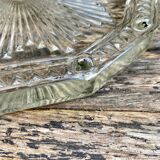 Molded glass table mat