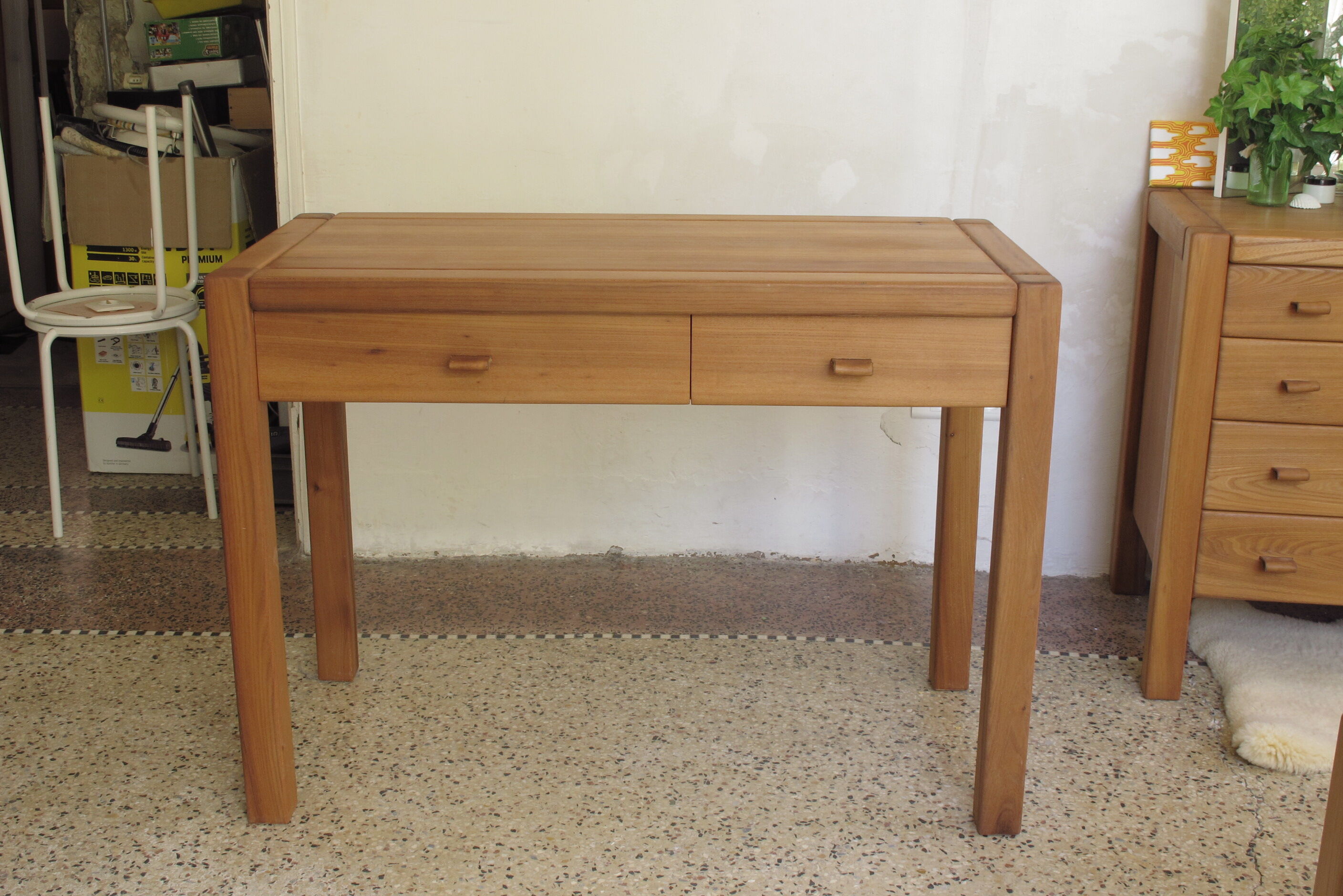 Solid Elm Office House Regain