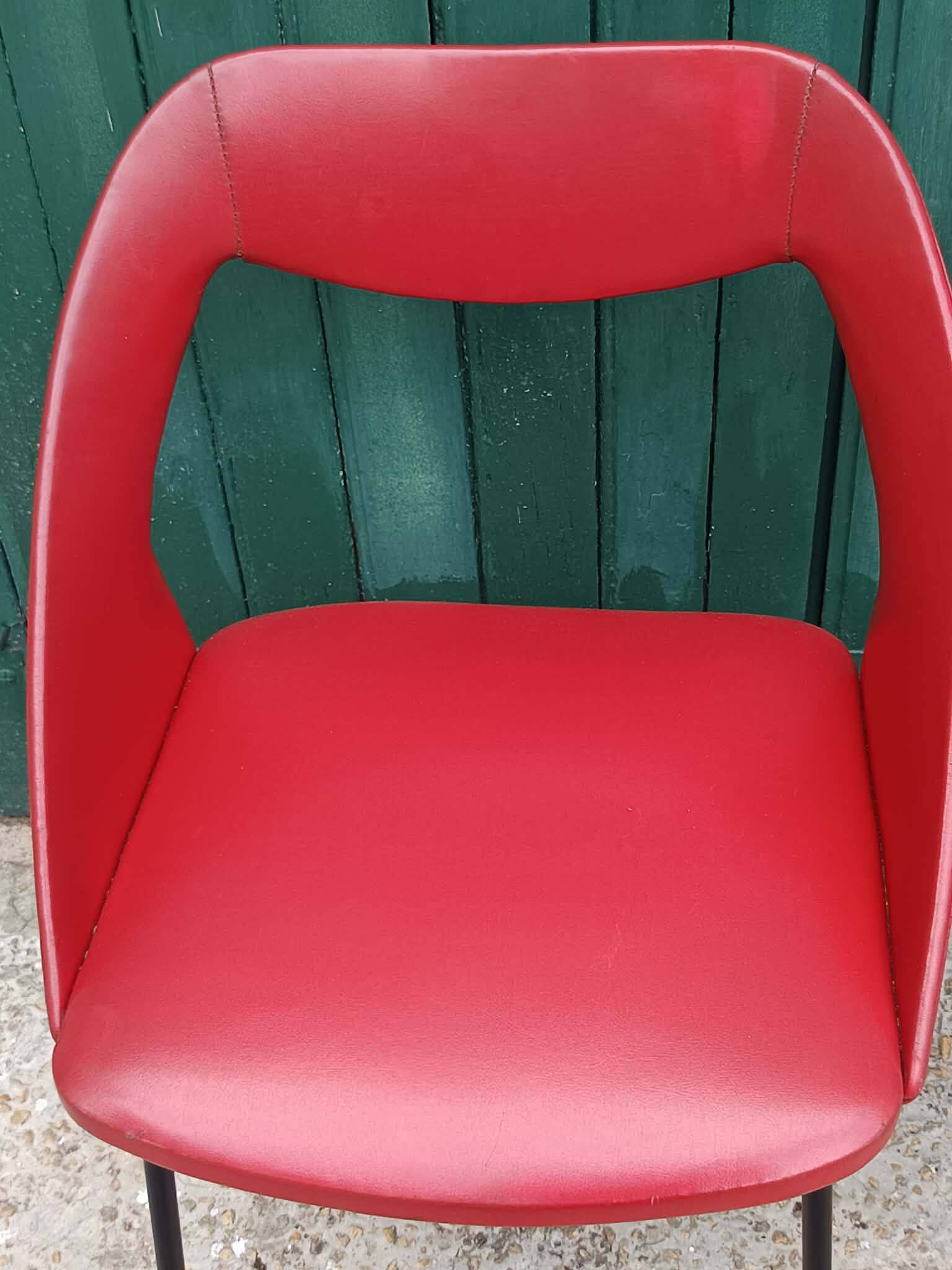 Paire de fauteuils Skaï rouge 1970
