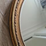 Ancien miroir ovale avec cadre doré