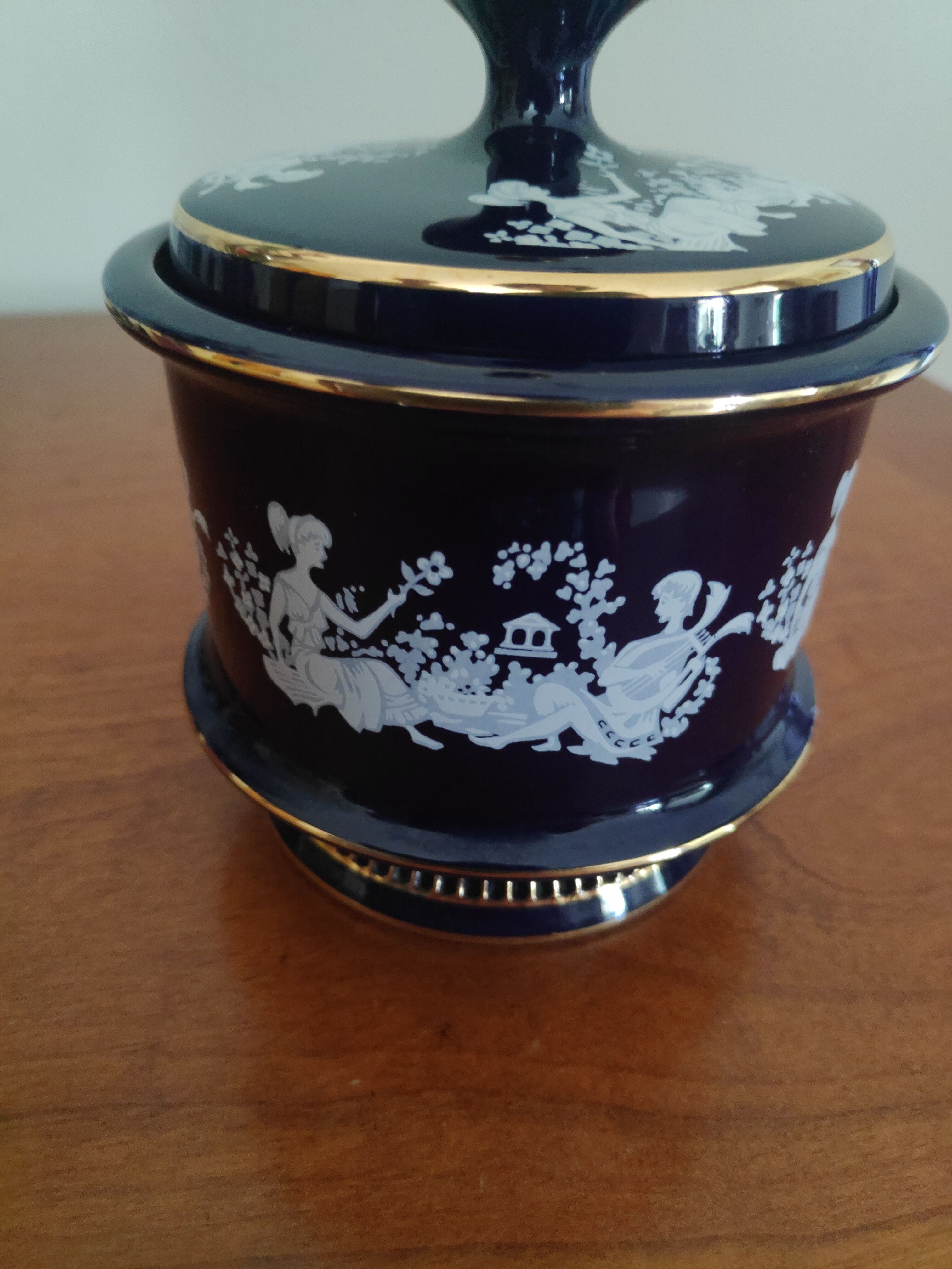 Bonbonnière en porcelaine