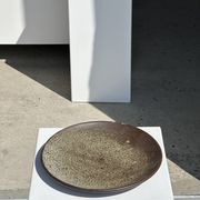 Plat en céramique vert indonésien D:26,5
